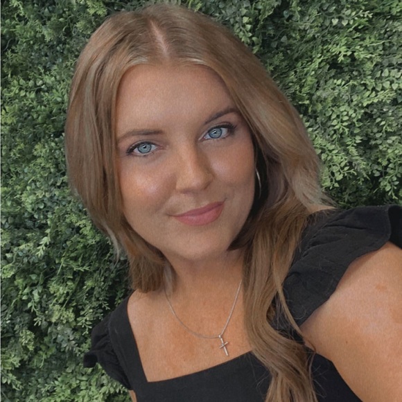 Meet your Posher, Chriatina - Picture 2 of 5